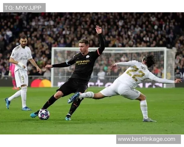 汤姆斯足球明星的传奇之路与荣耀时刻揭秘